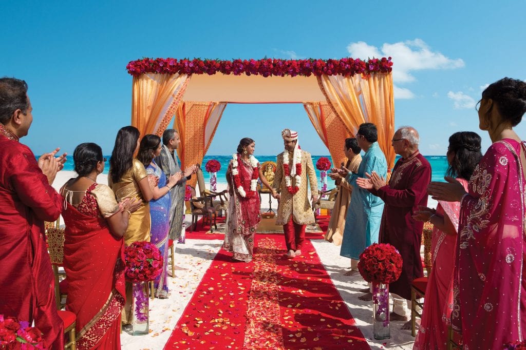 AMR_Hindu_Wedding_Beach_Guests1_2