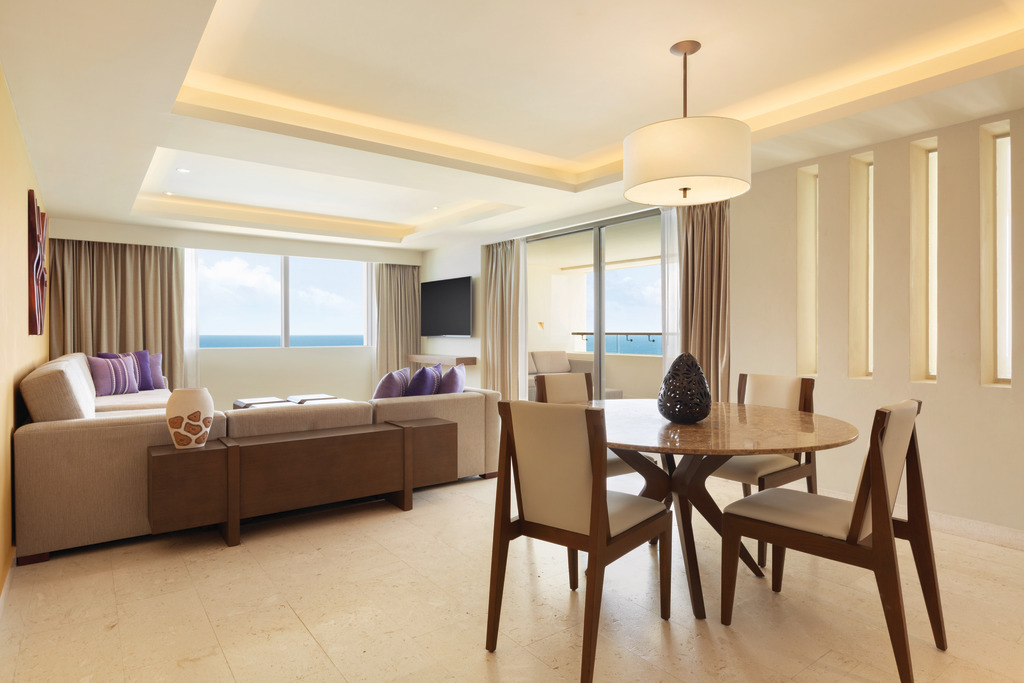 Hyatt-Ziva-Cancun-Club-Two-Bedroom-Ocean-Front-Suite-Dining-Area