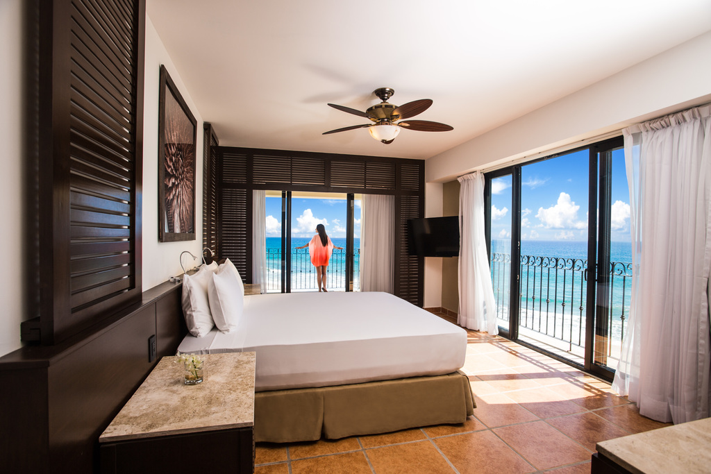Hyatt-Ziva-Los-Cabos-Ocean-Front-Two-Bedroom-Grand-Master-Suite-Girl-Balcony-2