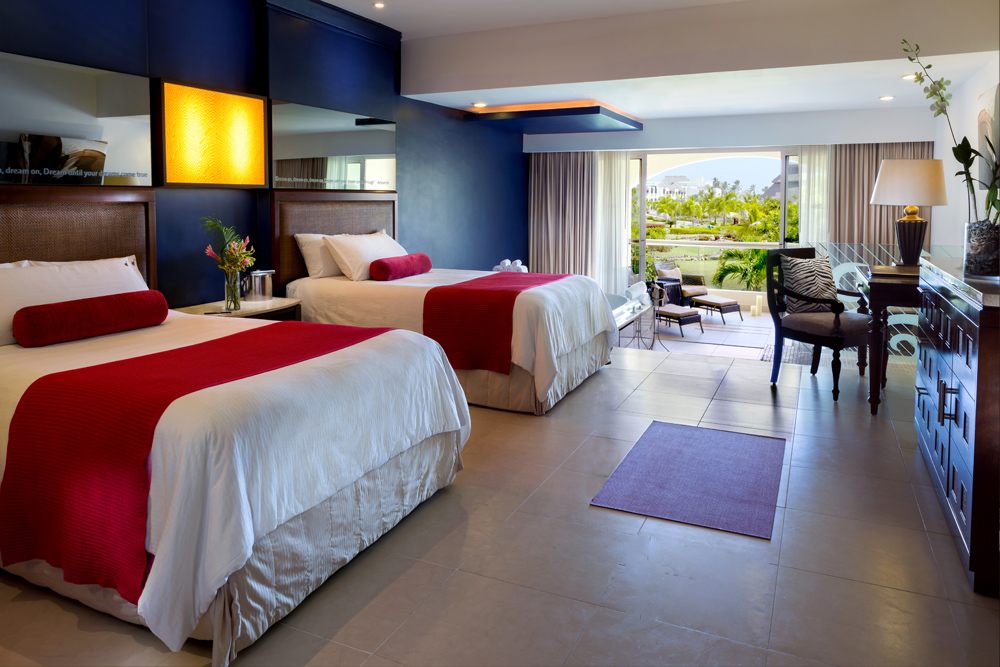 Islander-Junior-Suite-Double-Beds