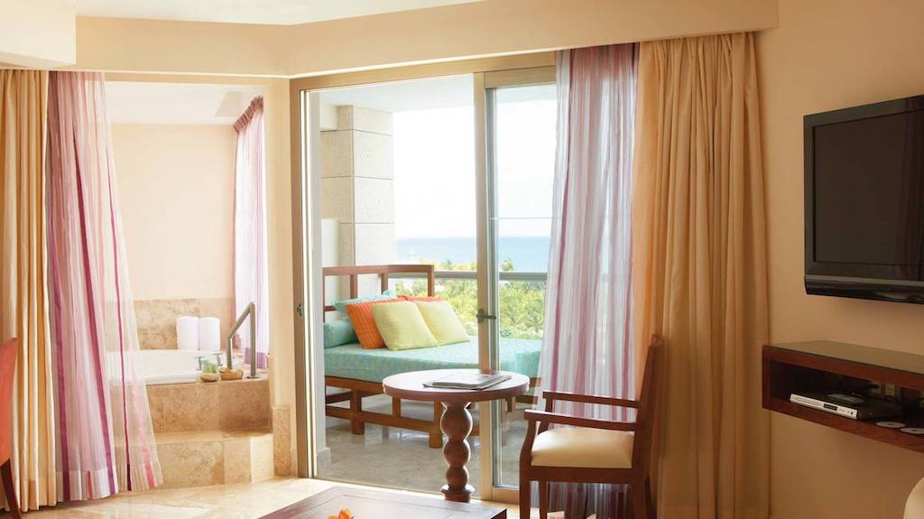 OO-EX-luxury-junior-suite-ocean-view-cancun